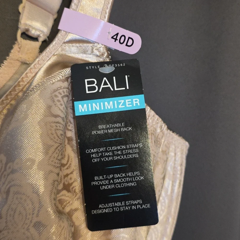 NWT Bali Minimizer Bra Women's‎ Satiny Cream Floral Underwire Adjustable Sz 40D